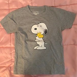 Uniqlo KawsxPeanuts boys shirt